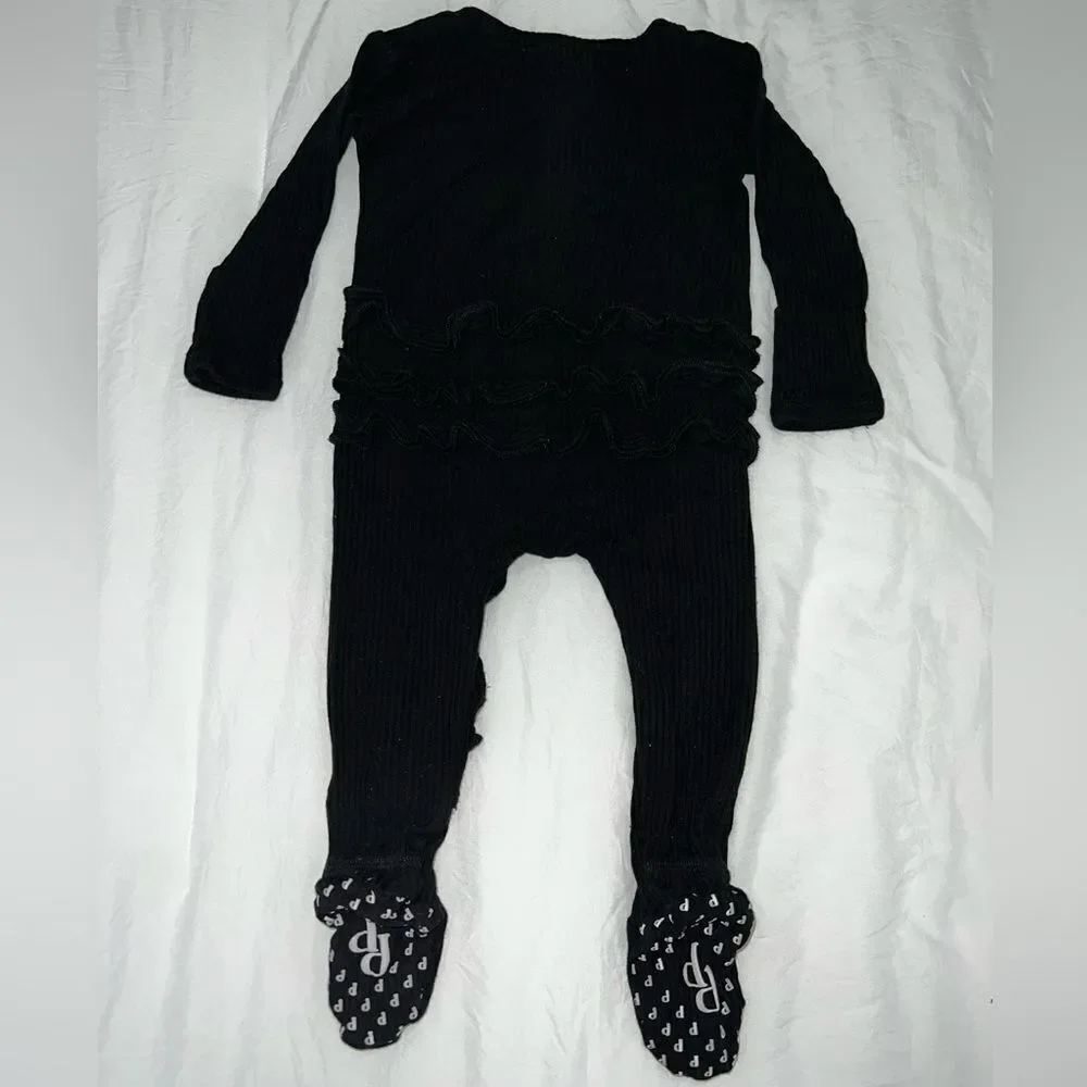 POSH PEANUT FOOTIE RUFFLED ZIPPERED ONE PIECE 0-3M